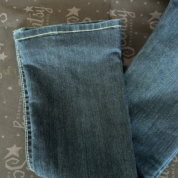 Miss Me Jeans. Rhinestone pockets. - Picture 5 of 6